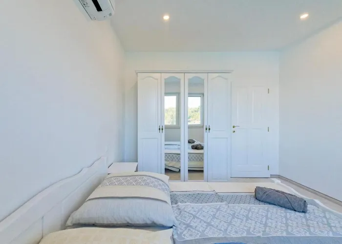 Villa Blue Rock